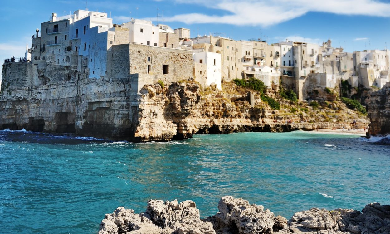 Polignano a mare house the restaurant that it can be considered one of the most fascinating in the world, Ristorante Grotta Palazzese, built in the cliff below the city.